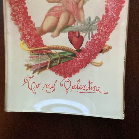 Excellent condition glass & gold leaf Vintage Valentine Cherub Dish 6 x 3.5 in. - Picture 3 of 6
